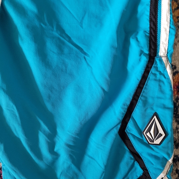 Size 36 Volcom Scallop MOD Tech Board Shorts Swim Trunks GENUINE EUC - Picture 2 of 9